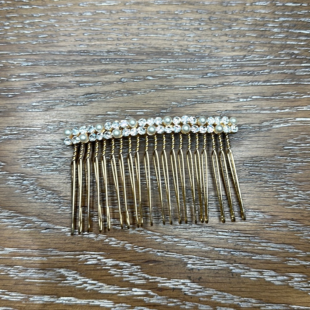 Bridal hair comb / headpiece